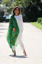 Load image into Gallery viewer, Green bandhani pure georgette dupatta
